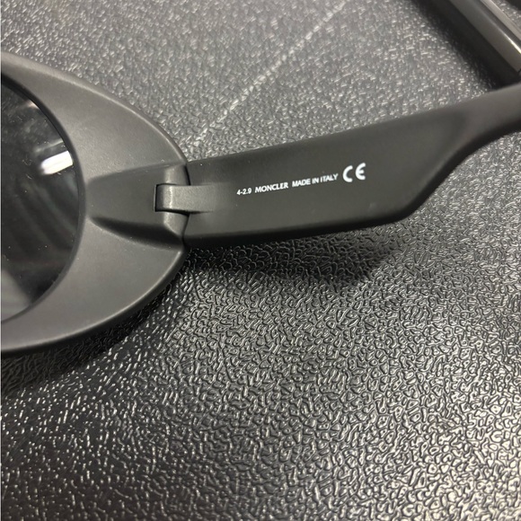 Moncler - Picture 3 of 4